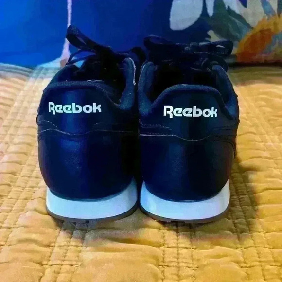 Reebok Men’s Classic Leather Sneaker, Navy, Size  6 - Picture 6 of 7